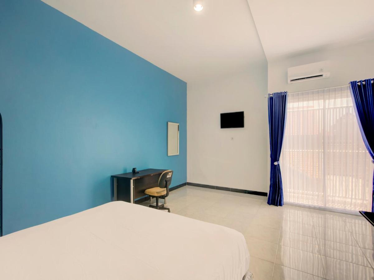 Oyo Life 3987 Kost Aditya Surabaya Buitenkant foto