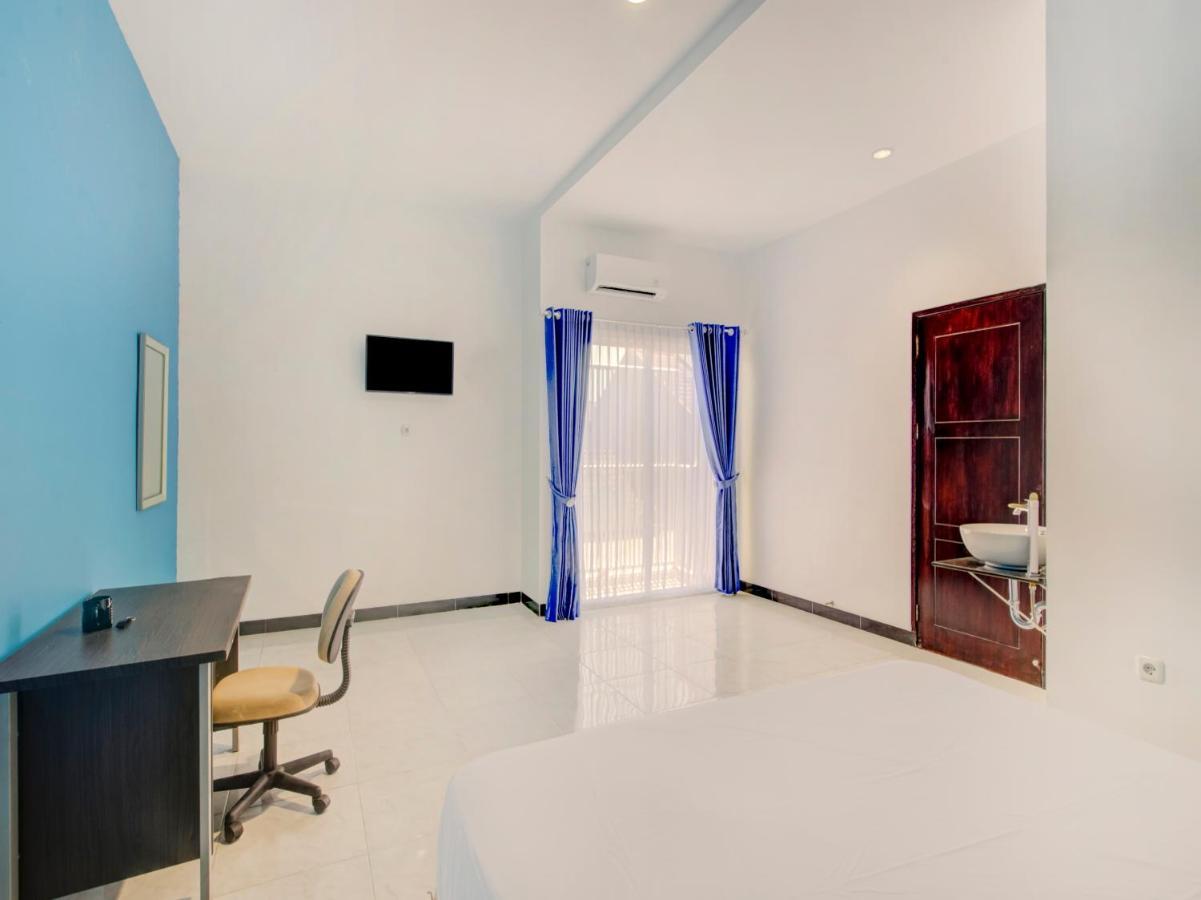 Oyo Life 3987 Kost Aditya Surabaya Buitenkant foto