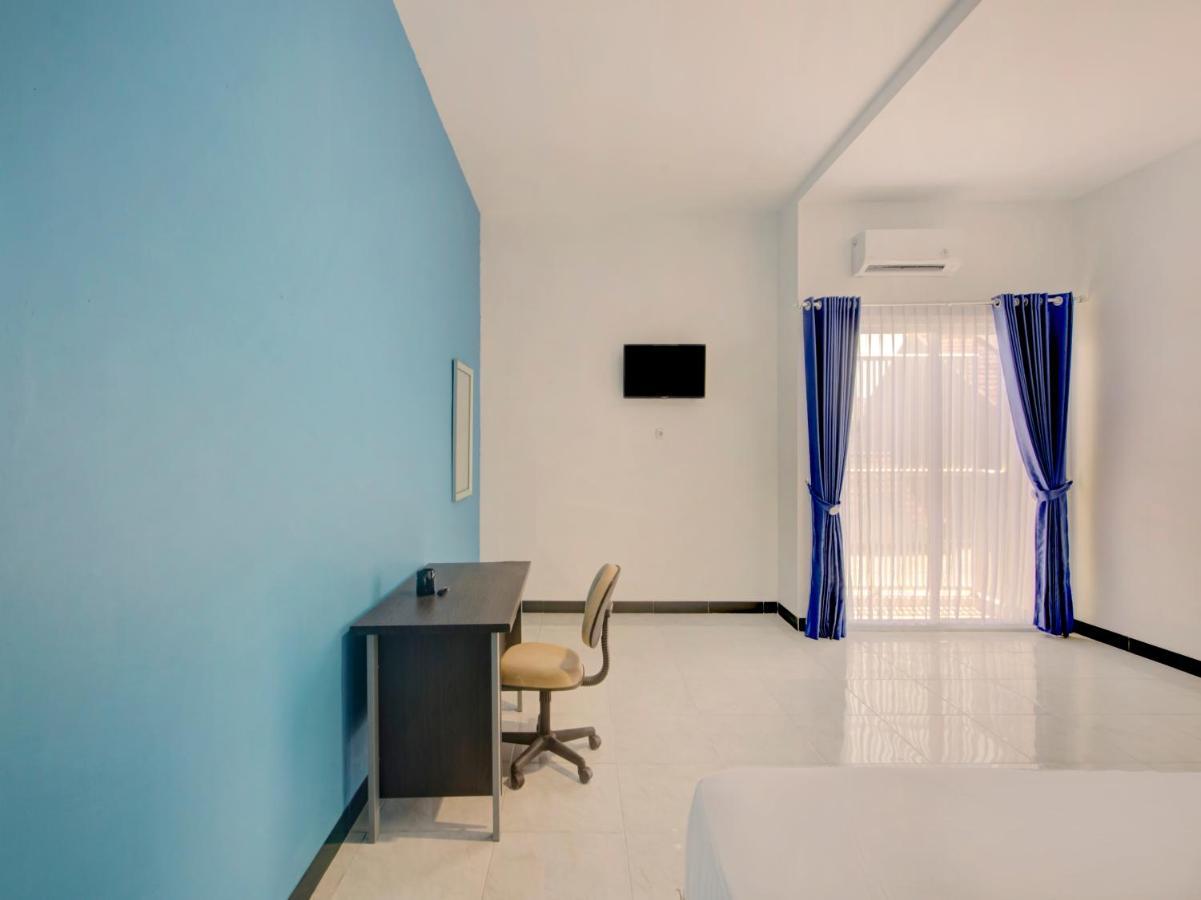 Oyo Life 3987 Kost Aditya Surabaya Buitenkant foto